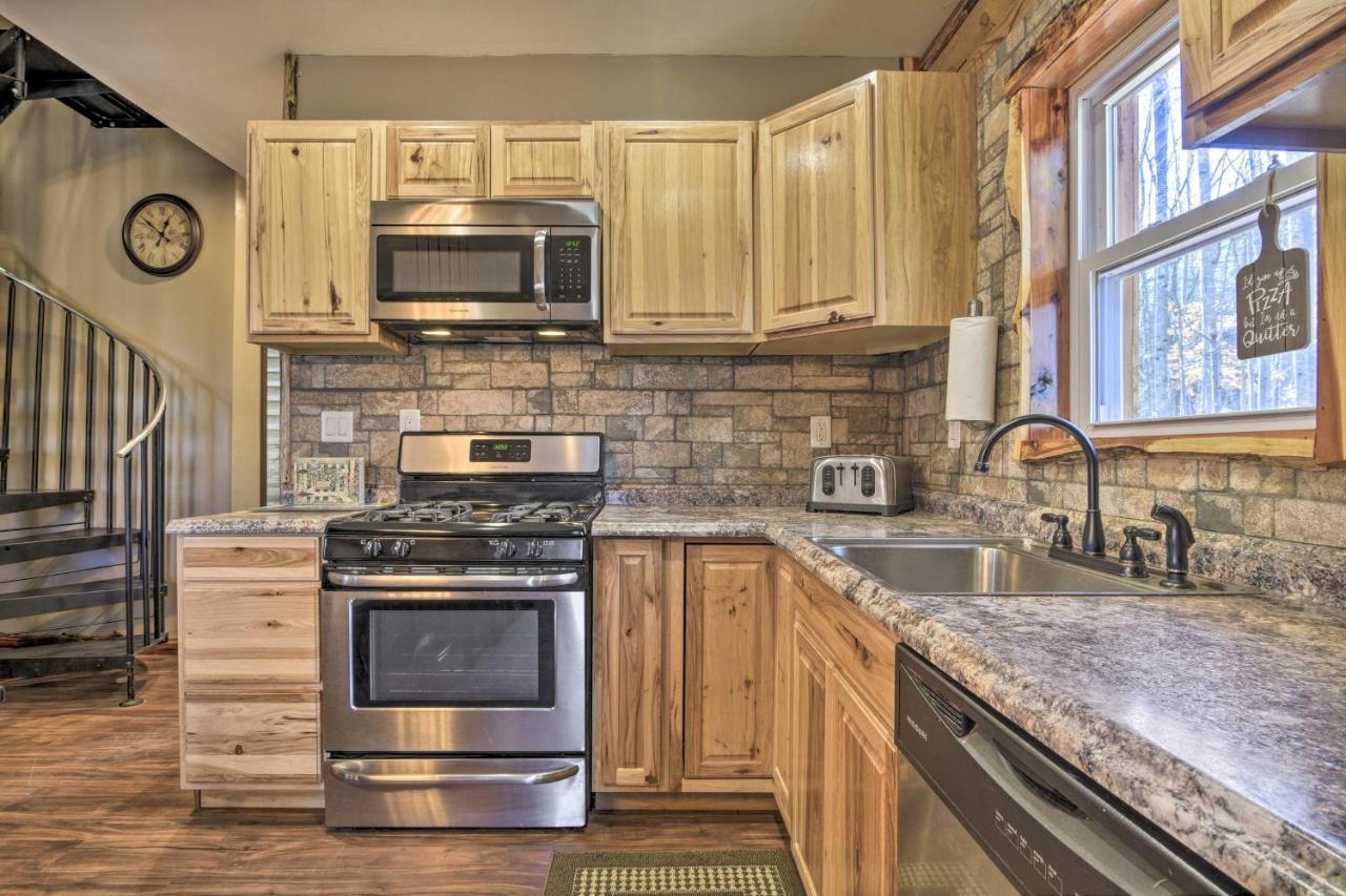 Stylish Creekside Cabin With Fire Pit Near Wineries Pittsville Exterior photo