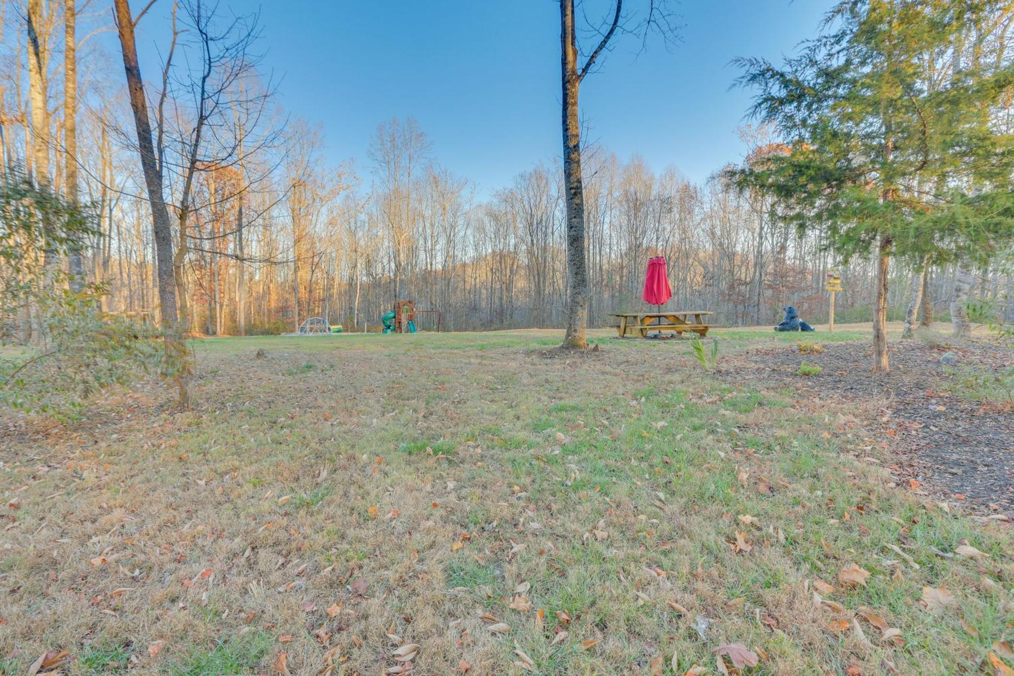 Stylish Creekside Cabin With Fire Pit Near Wineries Pittsville Exterior photo
